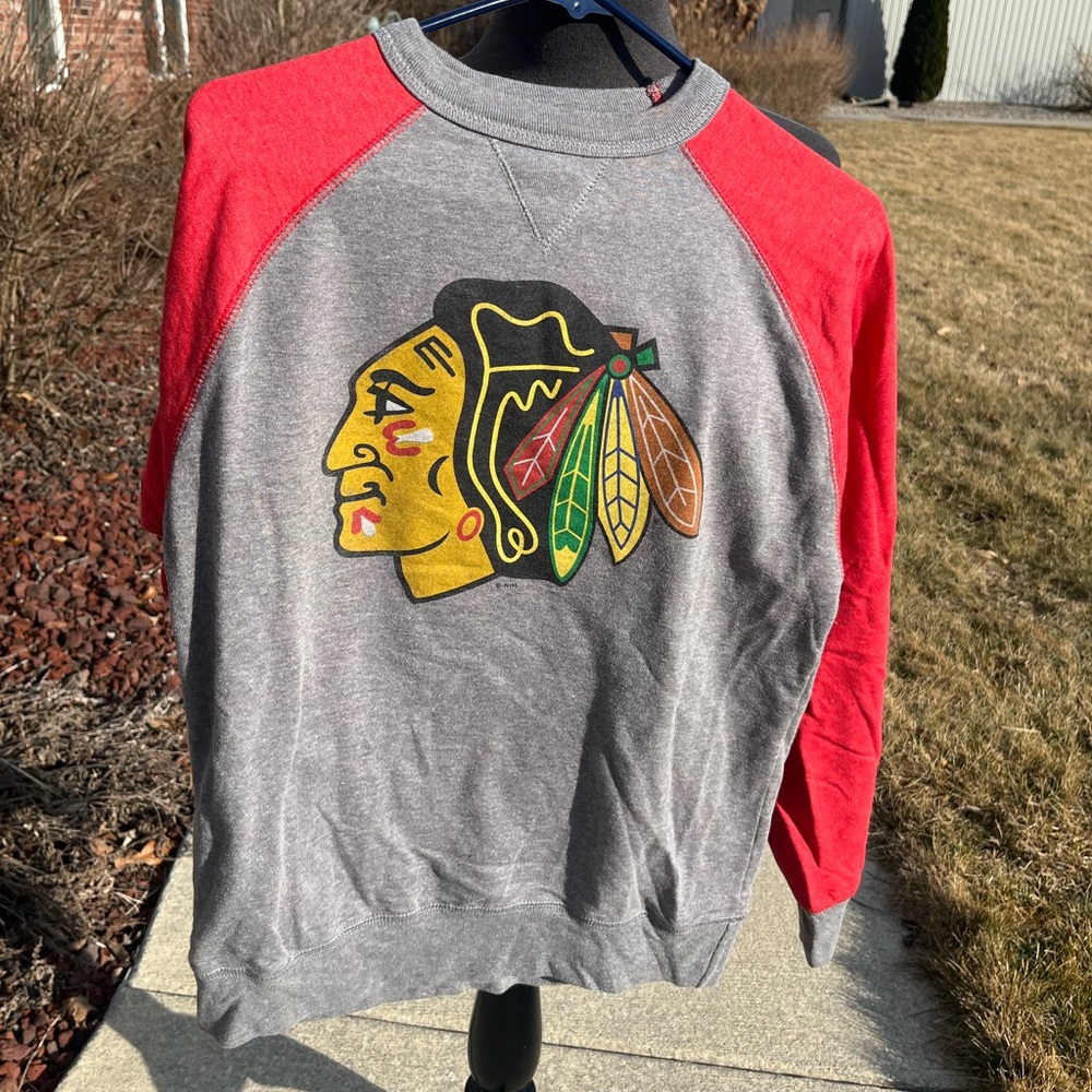 Alta Gracia small men’s Chicago Blackhawks sweatshirt